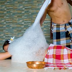 ТУРЕЦКИЙ ПЕННЫЙ МАССАЖ И ПИЛИНГ ПЕРЧАТКОЙ КЕСЕ
